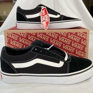 Vans Old Skool Shoe Black and White Low-Tops - Men’s Size 7